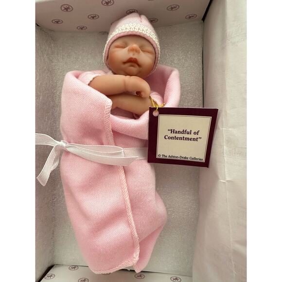 Ashton Drake 'Handful of Contentment' "Heavenly Handfuls" Mini Collection Doll - Picture 3 of 7